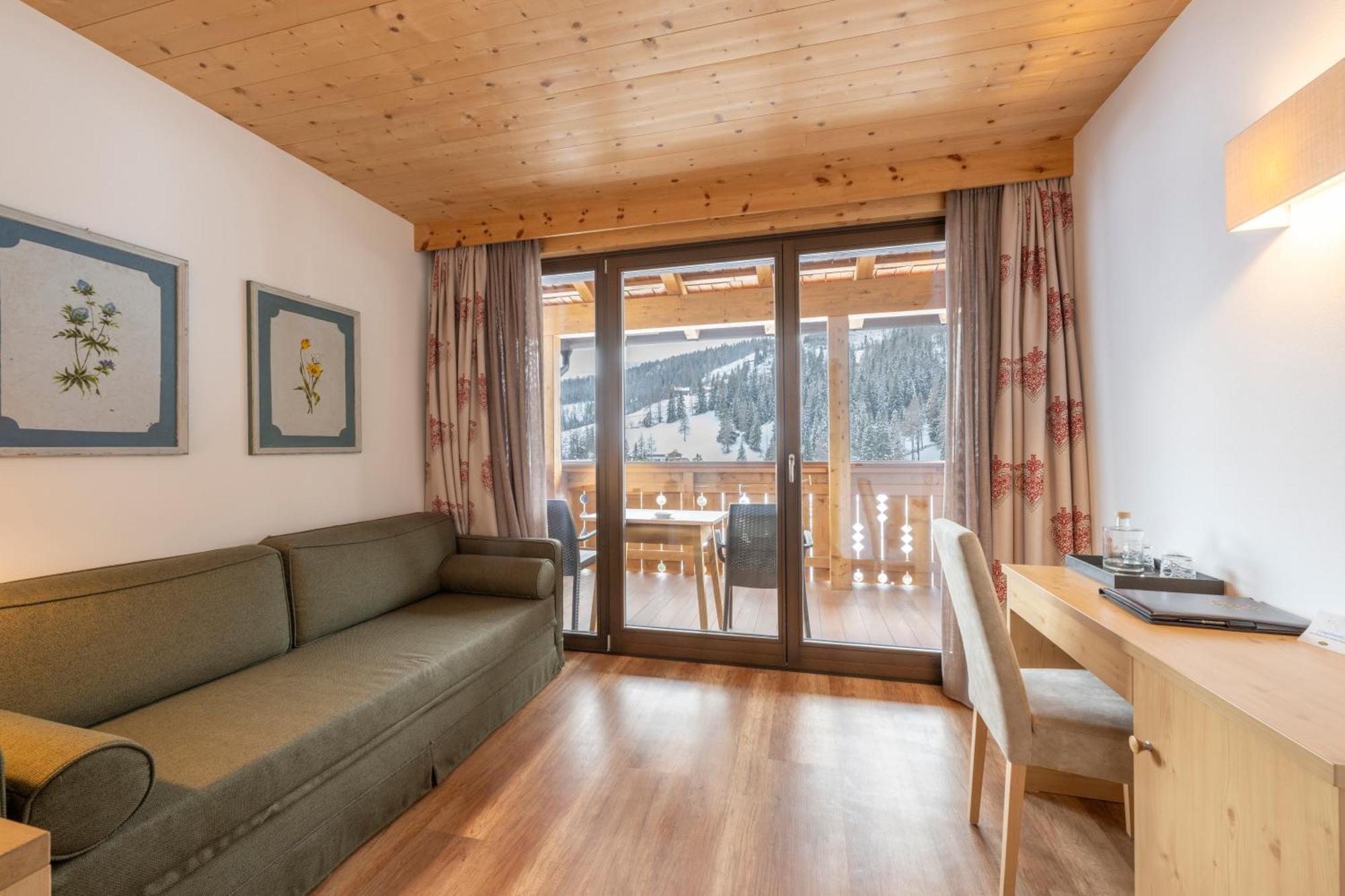 Hotel La Stua San Cassiano  Exterior foto